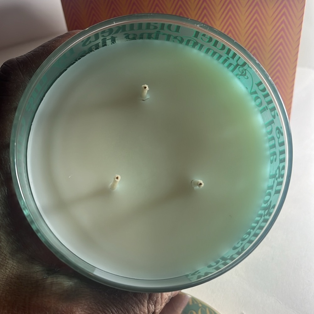 Bath & Body Works Peppermint Hot Chocolate Scented  Luminary 3 Wick Candle NWT - Picture 4 of 8